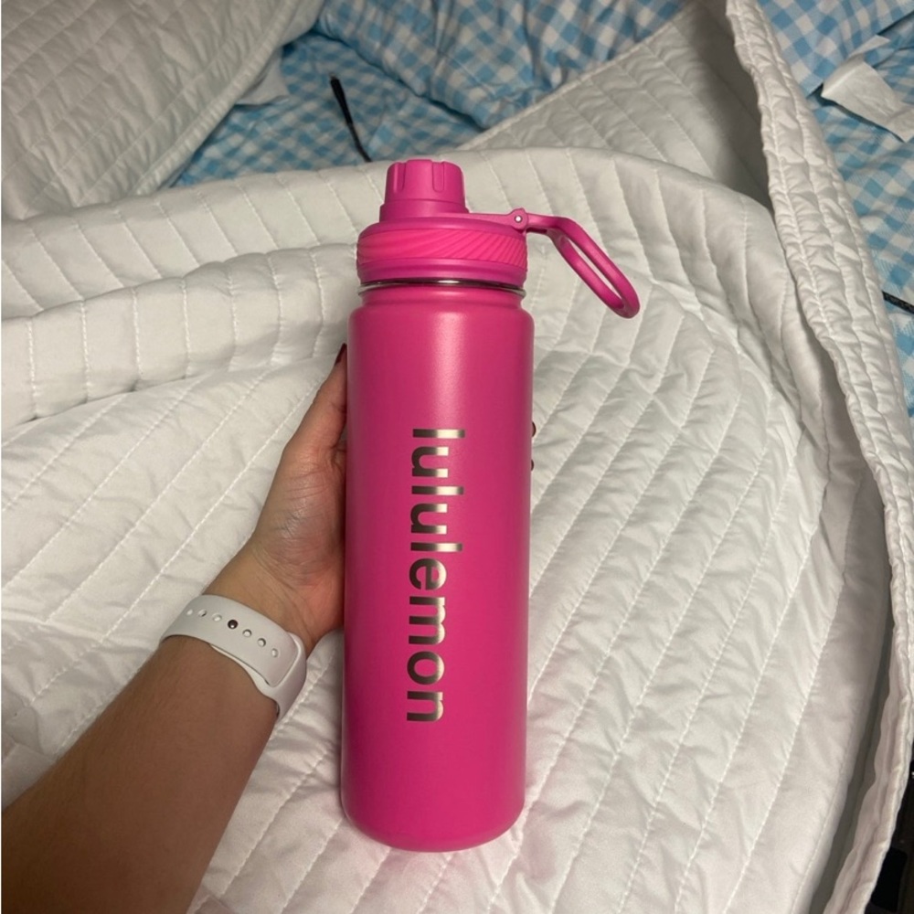 Lululemon 24oz Back to Life Sports Bottle